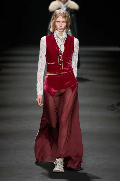 Look 27